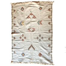 Load image into Gallery viewer, Marrakech Cactus Silk Weaving
